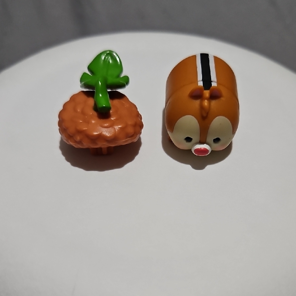 Disney Vinyl Tsum Tsum Dale Brown and Green Chipmunk Figurine Set